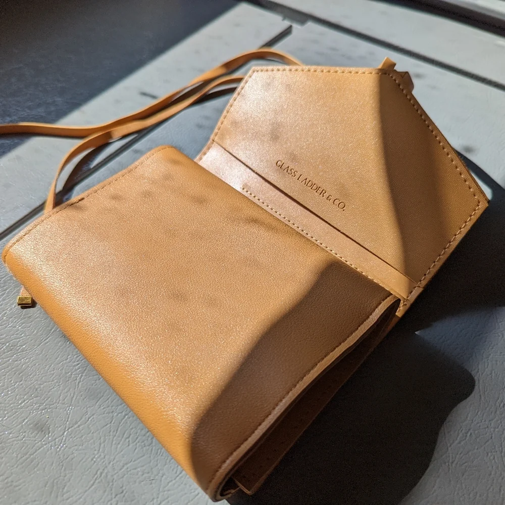 Tech/Phone Accessory Organizer Roll - Picture 5 of 5